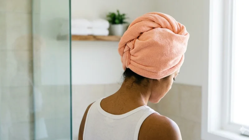 Hair Plopping: Complete Guide to Perfect Curls Overnight (Step-by-Step)